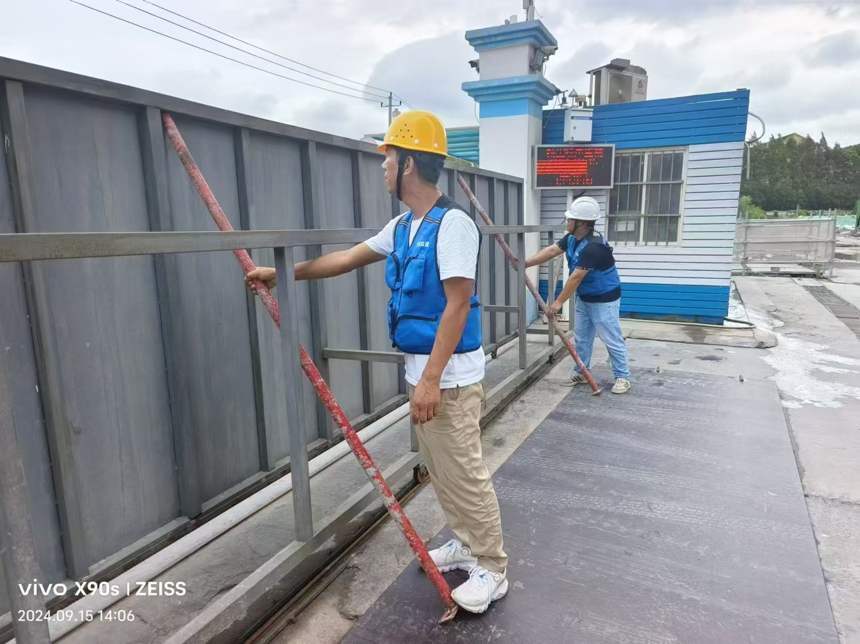 严阵以待 ！宁波四建筑牢防台“安全堤”